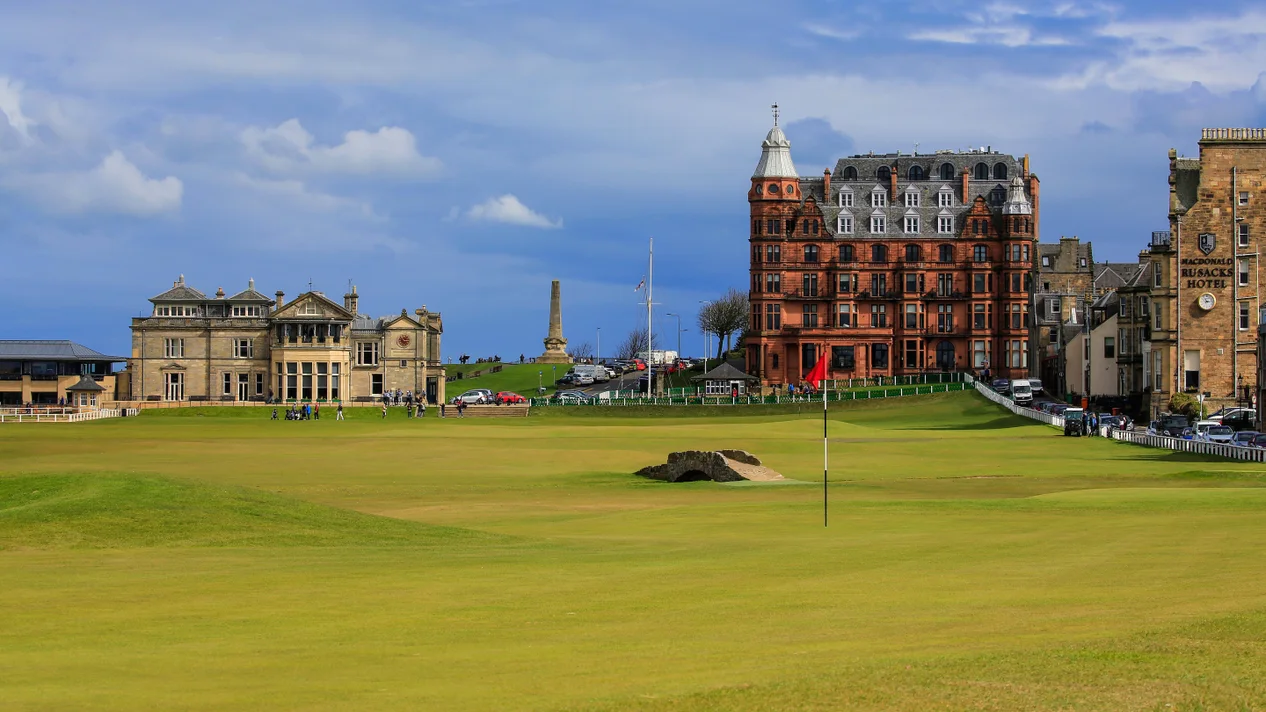 The Top 100 Golf Courses in the UK - The Golfer's Guide